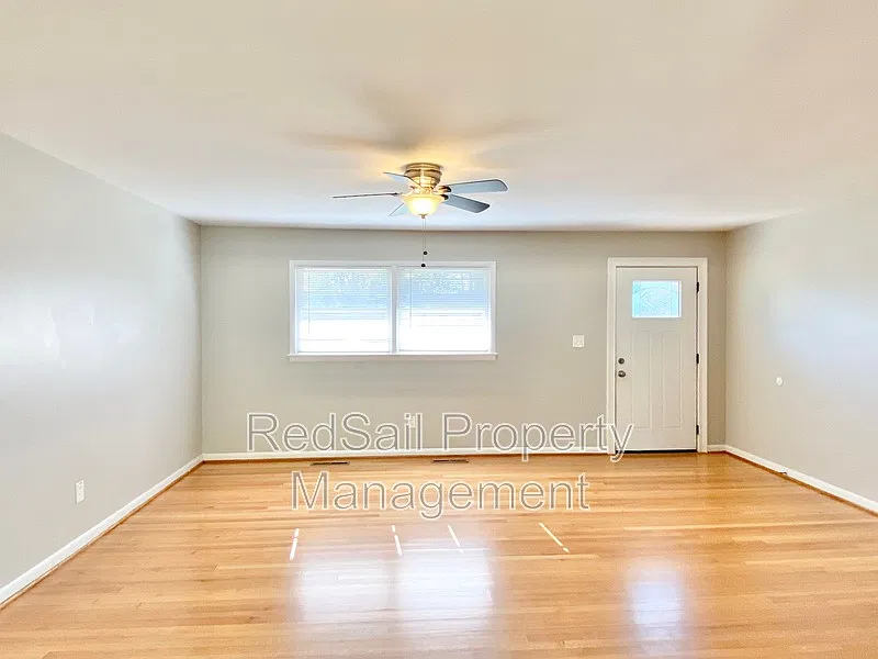 3 bed, 2.0 bath, 1398 sqft, $2,195 — Photo 3