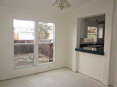 3rd image of 702 Vista Del Pueblo St SW