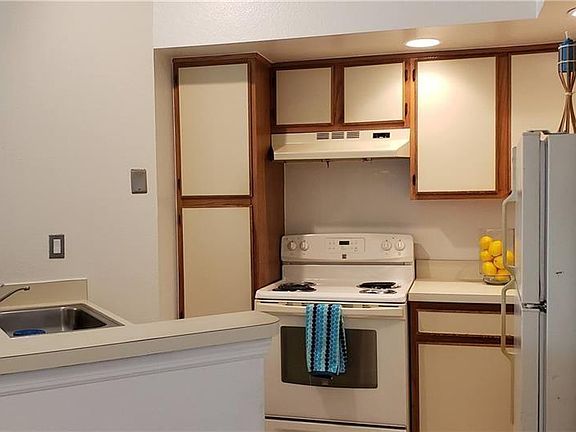 5th image of 4642 Commander Dr Building 900