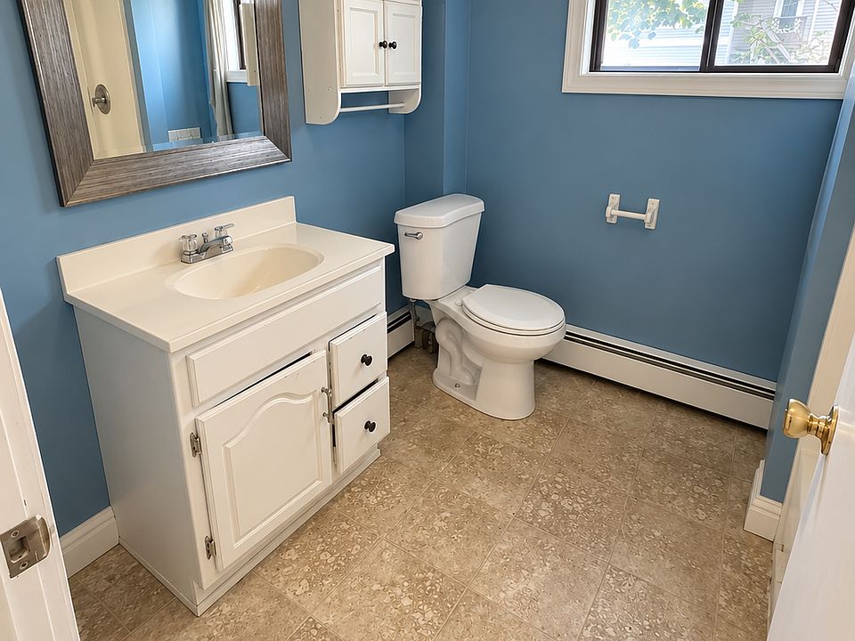 2nd image of 35 Maple St #2