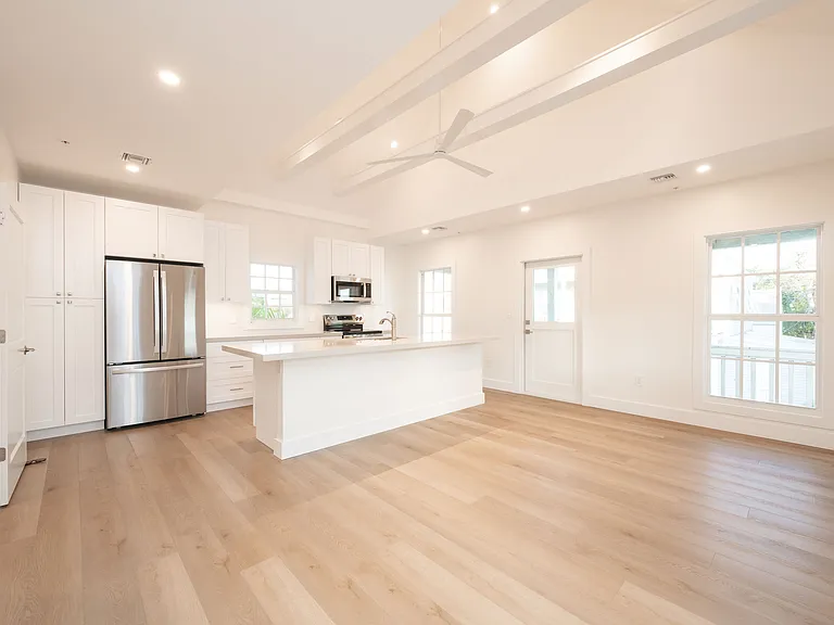 1110 Truman Ave — Photo 4