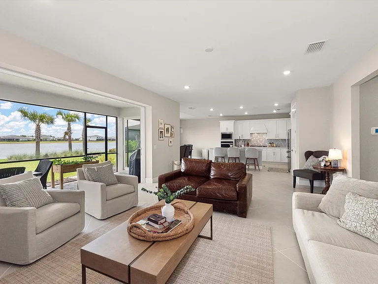 15660 Northridge Rd — Photo 8