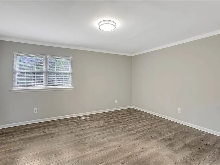 8102 Gladys Ln — Photo 14