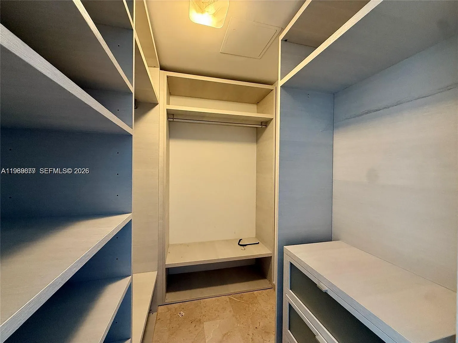 1 bed, 1.5 bath, 885 sqft, $4,295 — Photo 3