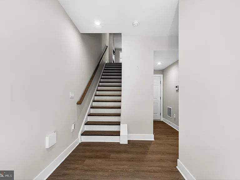 2421 Liberty Loop — Photo 7