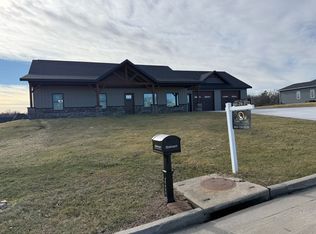 19930 Bella Vista Cir, Centerville, IA 52544