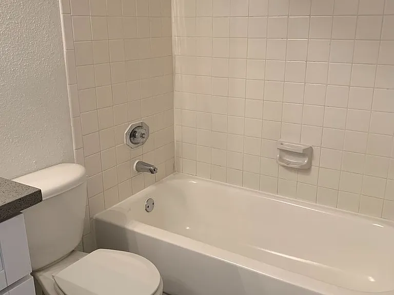 Emerald Cove Apartments — Photo 158
