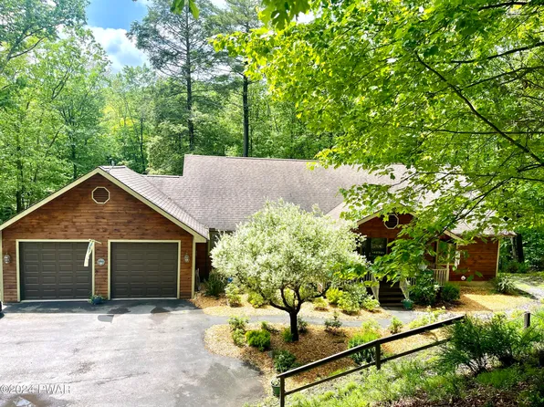 41 Tennis Club Cir, Lakeville, PA 18438