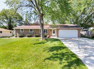 1601 Sherwood Dr, Green Bay, WI 54313