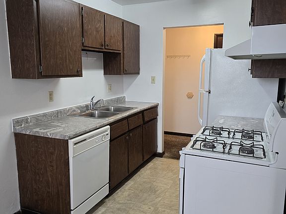 3rd image of 713 Stratford Dr E APT 6