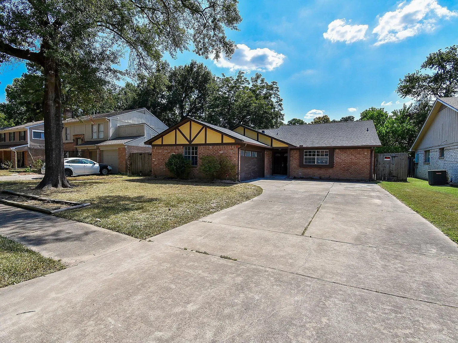 4 bed, 2.0 bath, 1743 sqft, $2,200 — Photo 2