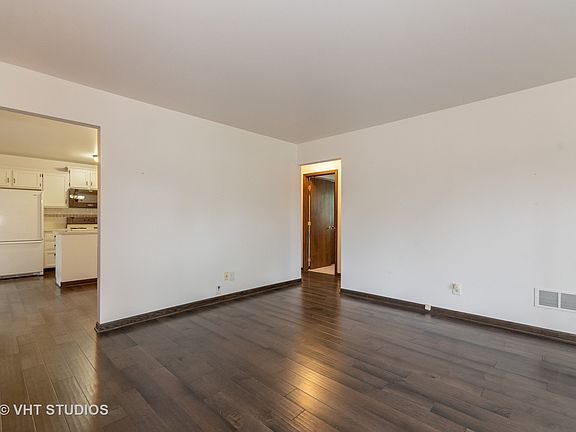 4th image of 484 Pinewood Dr