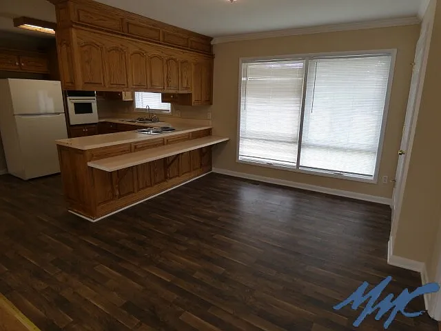 822 Kirkwood Ave — Photo 7