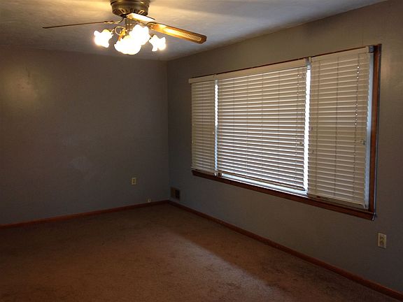 3rd image of 1030 Longwood Dr