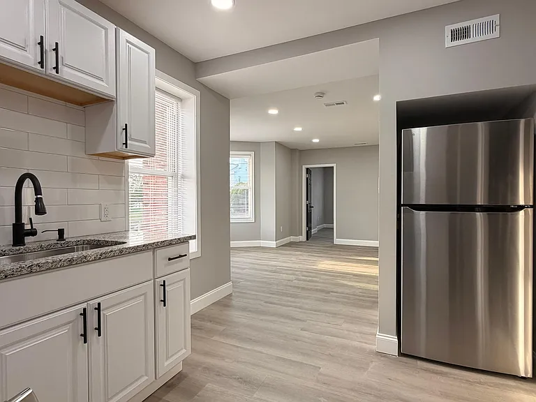516 E Marshall St #2 — Photo 2