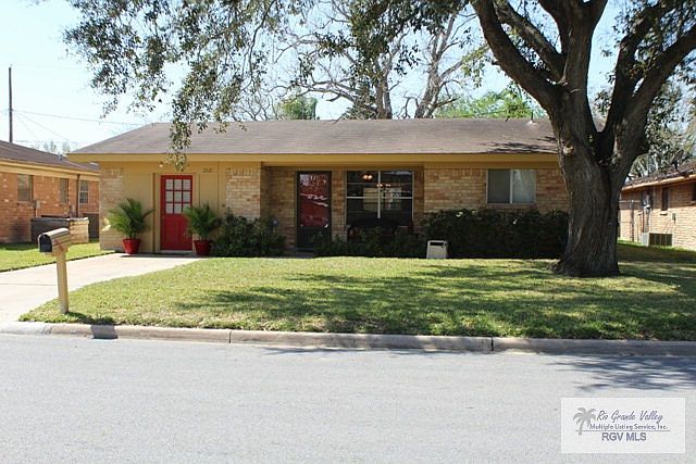 1st image of 2621 E Dunkin Cir