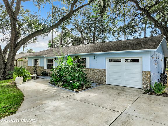3rd image of 385 Oleander Pl