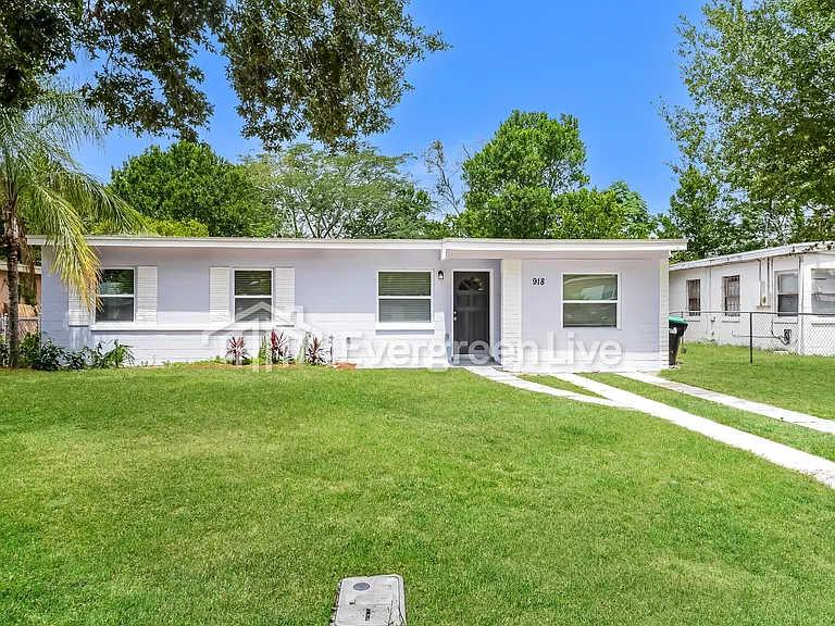 918 Hacienda Ct — Photo 1