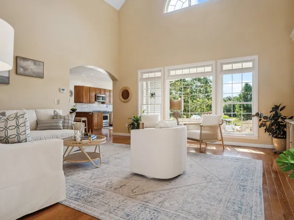 23 Oak Ln, West Tisbury, MA 02575