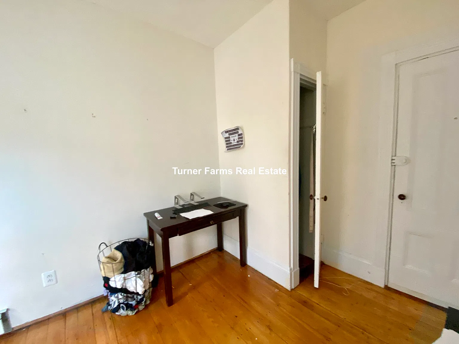 4 bed, 1.5 bath, 9999 sqft, $3,000 — Photo 4
