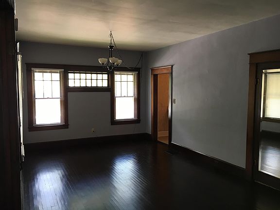 3rd image of 1120 W North St