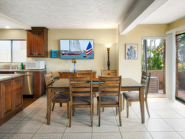 414 E Oceanfront — Photo 36