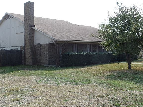 3rd image of 3104 Jamestown Dr