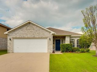2816 Earle Dr, Grand Prairie, TX 75052