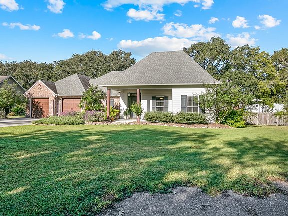 2nd image of 205 Laken Ln
