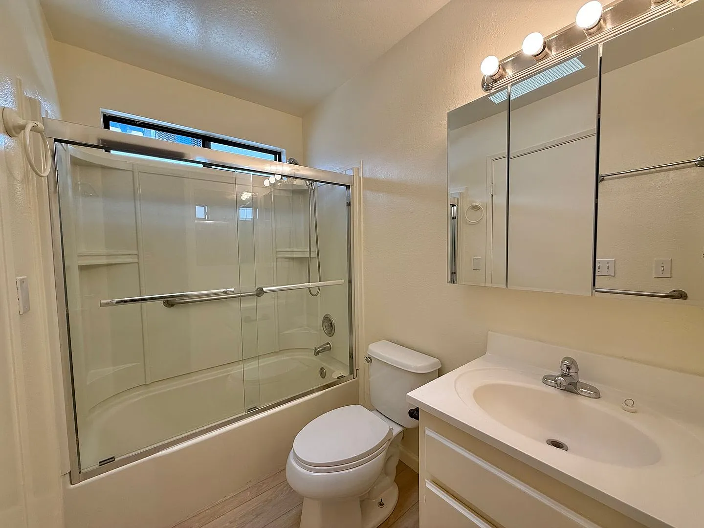 Howard Avenue Apartments — Photo 3