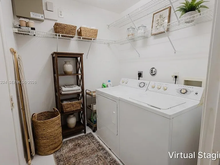 7577 Caprio Dr — Photo 16