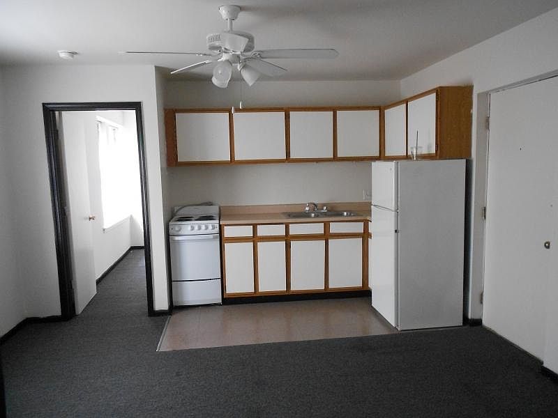 1st image of 3933 N Clarendon Ave APT 206