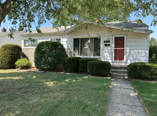 6735 Helen St, Garden City, MI 48135