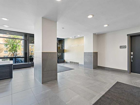 4th image of 706 E 15th Ave SW #403