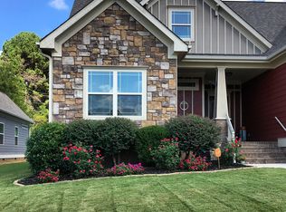 8253 Robertsview Dr, Ooltewah, TN 37363