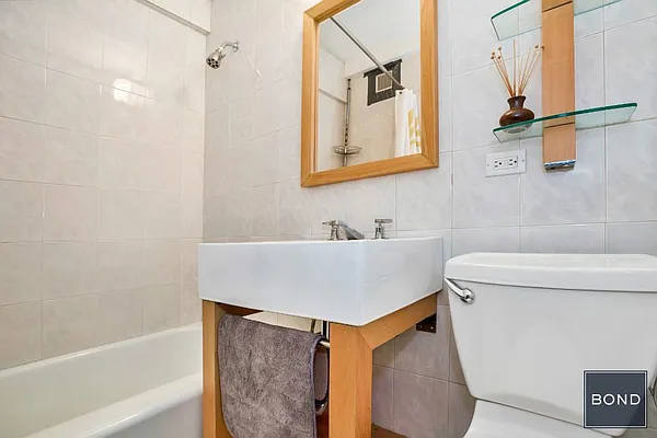 Sold by Bond New York | media 3