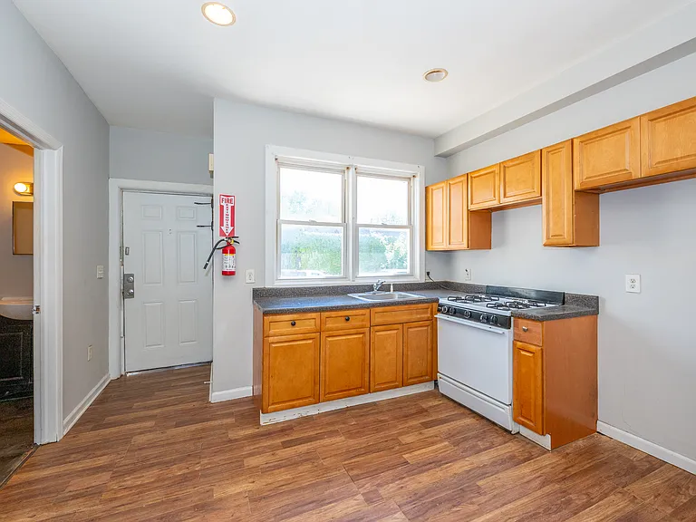 162 E Main St #1 — Photo 7