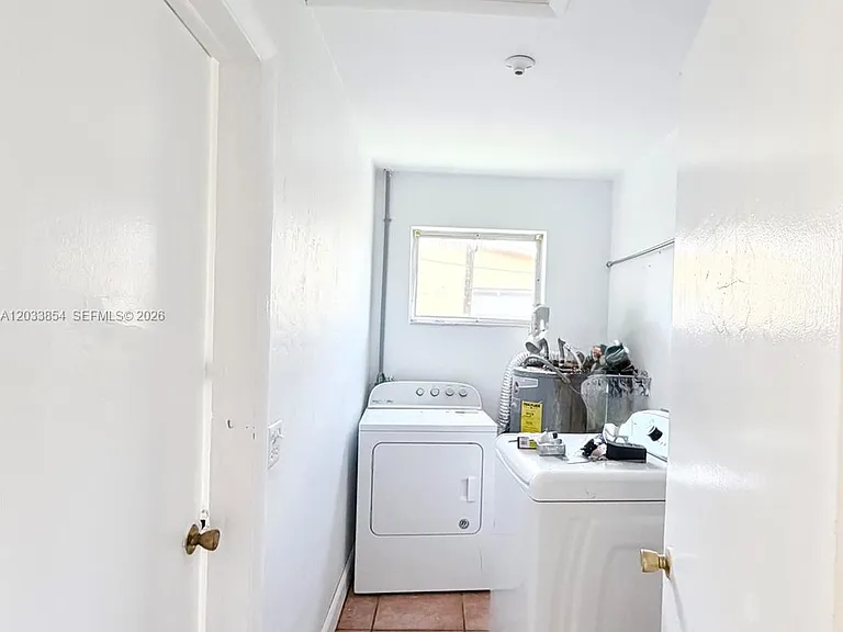 4540 SW 43rd Ave — Photo 8