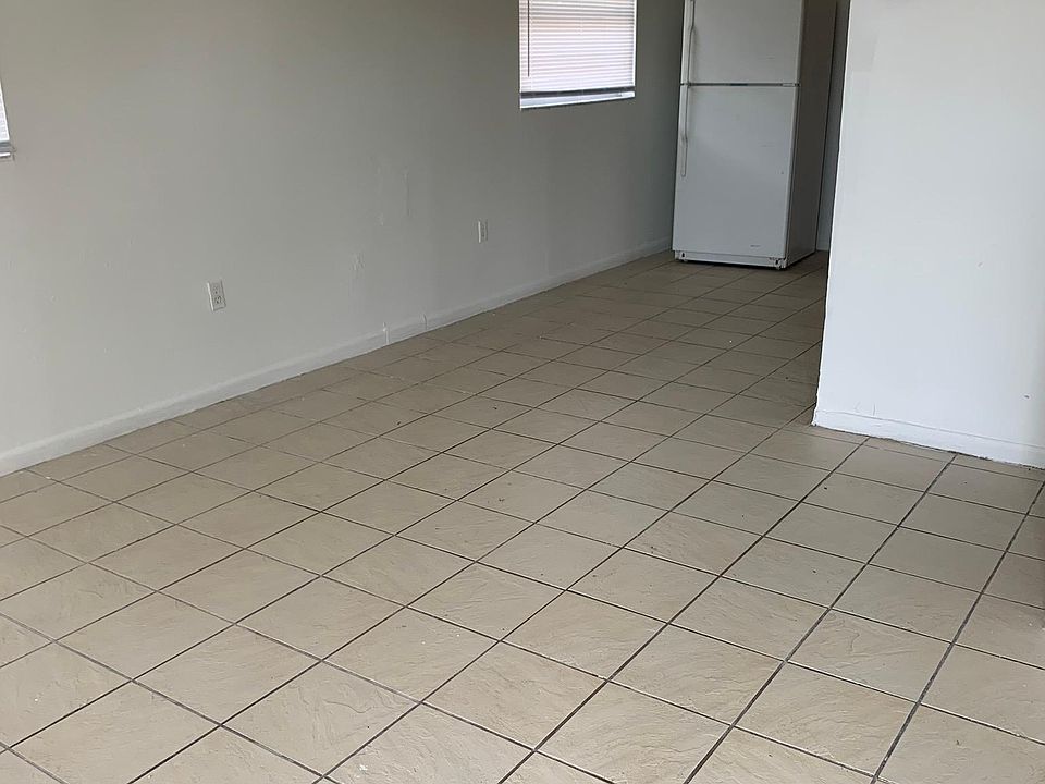 2nd image of 951 Vicki Ct