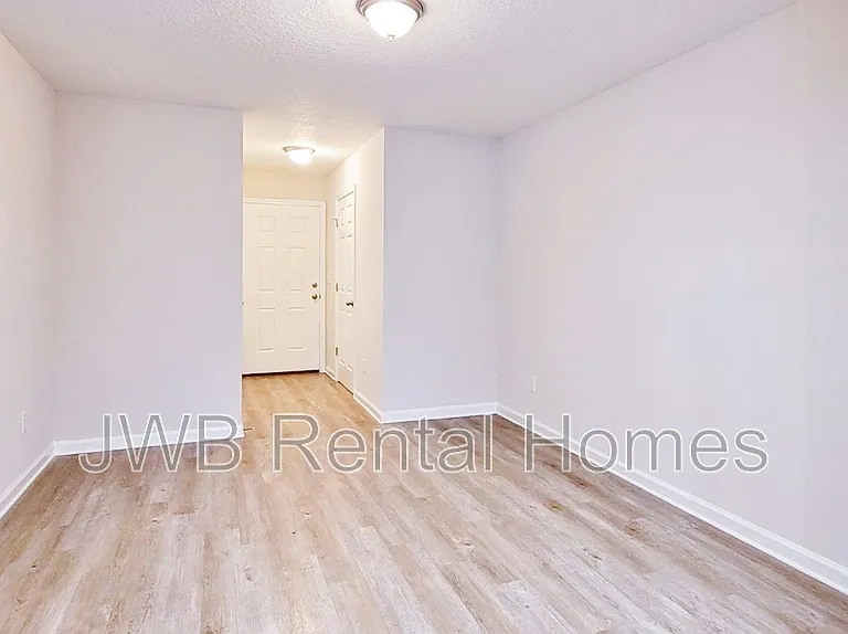 8105 Dandy Ave — Photo 4