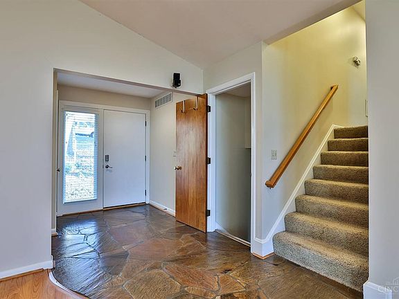 4th image of 528 Hickory Hill Ln