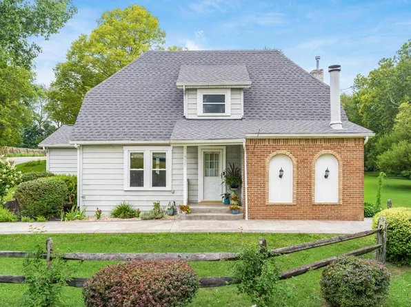 335 N 5th St, Kirkersville, OH 43033