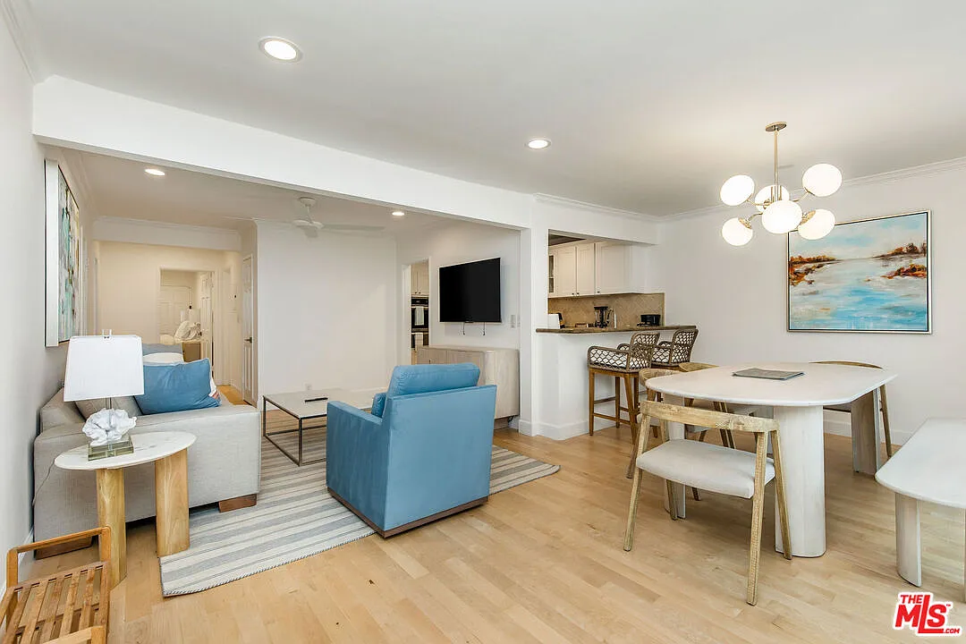 2 bed, 2.0 bath, 1188 sqft, $6,500 — Photo 4