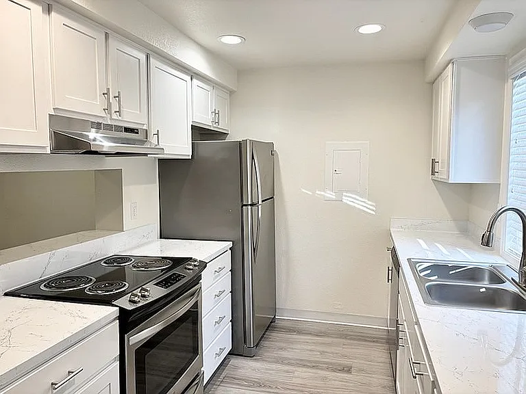 Experience culinary delight in this sleek, modern kitchen equipped with top-notch appliances.
