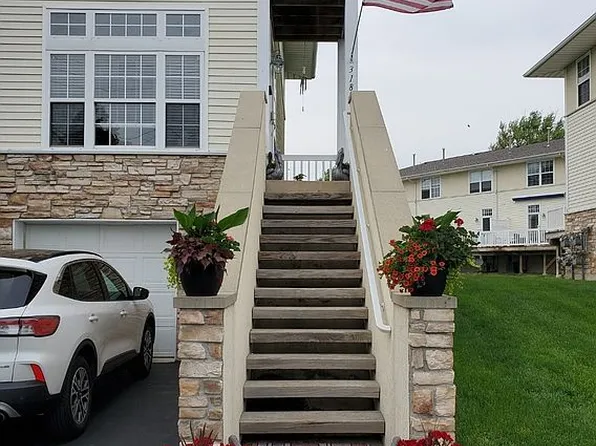 318 Beachwalk Trl, Luna Pier, MI 48157
