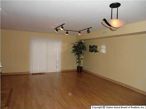 4th image of 50 Elson St #50