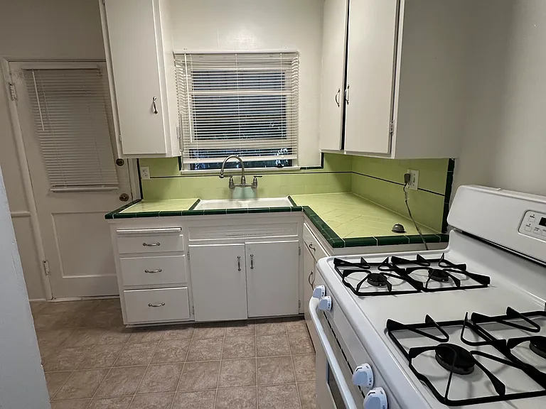 331 W Alameda Ave #C — Photo 3