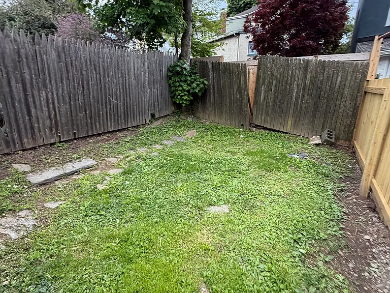 324 W Chestnut St — Photo 13