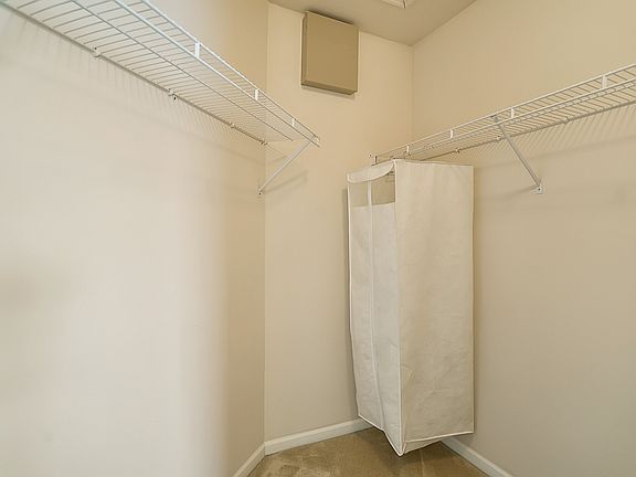 5th image of 575 Chardonnay Ln