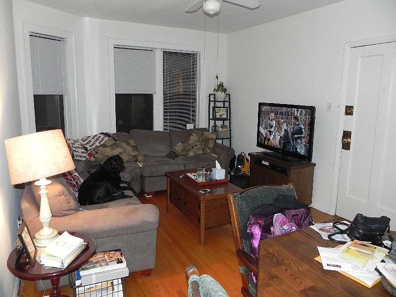 2nd image of 3839 N Greenview Ave #Twoe